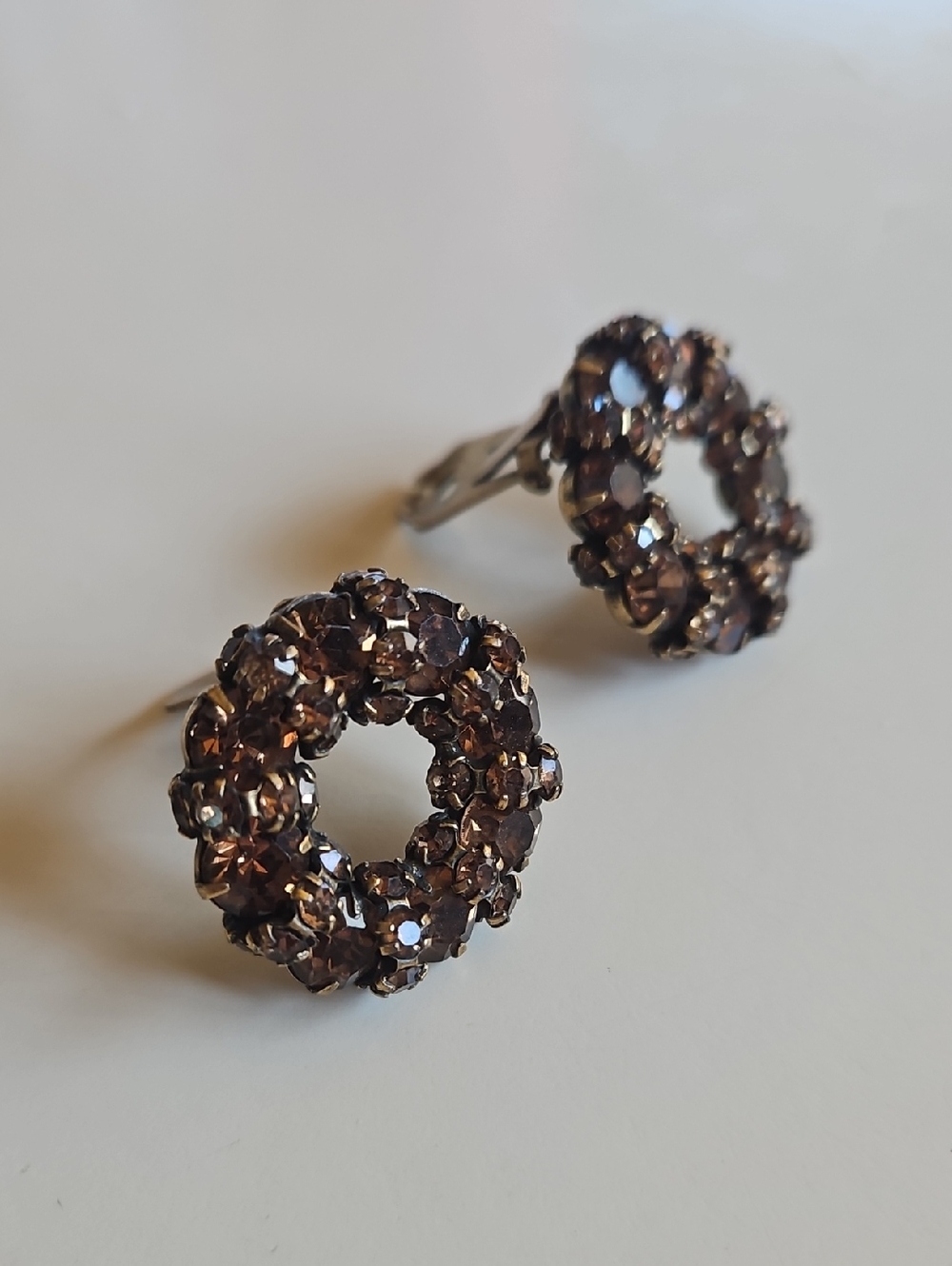 Vintage Topaz Amber Colored Rhinestones Wreath Laurel Design Earrings STUNNING! - Picture 6 of 7